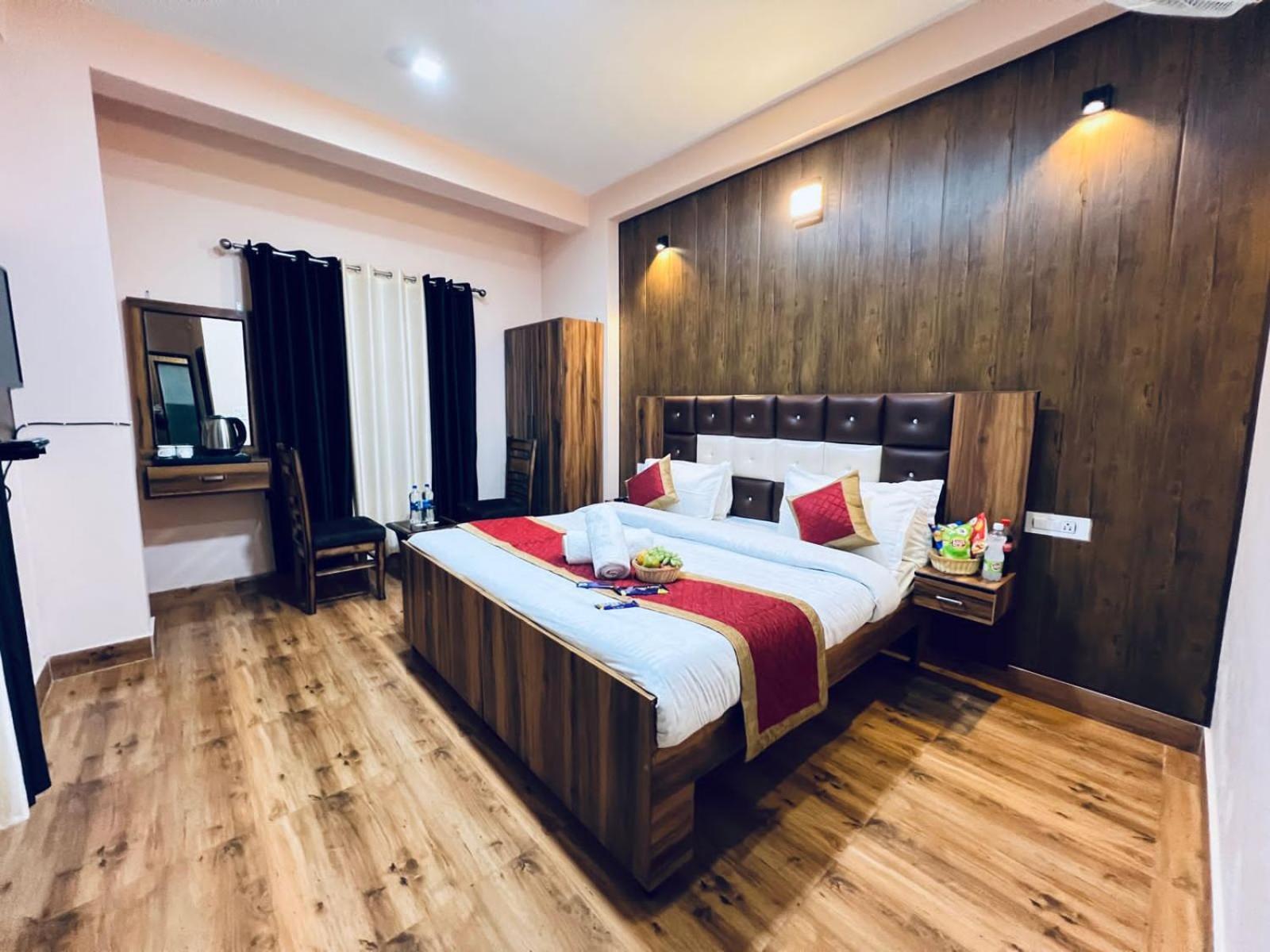 Hotel The Canadian With Jungle View, Near Dalhousie Bus Stand Banikhet Exterior foto